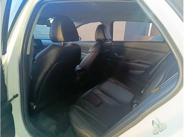 Car image 16