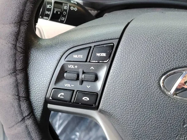 Car image 26