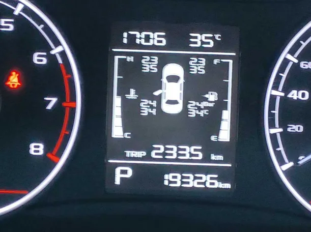 Car image 16