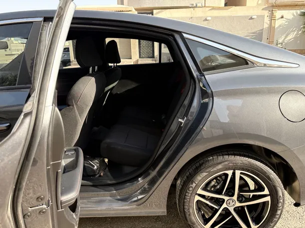 Car image 15