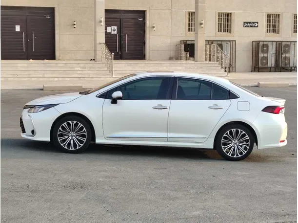 Car image 8