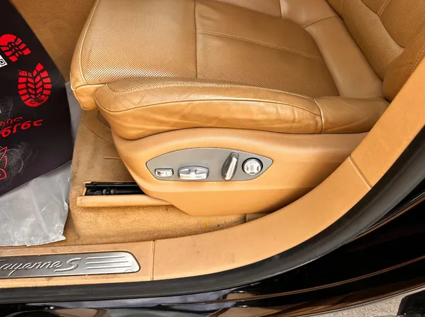 Car image 24