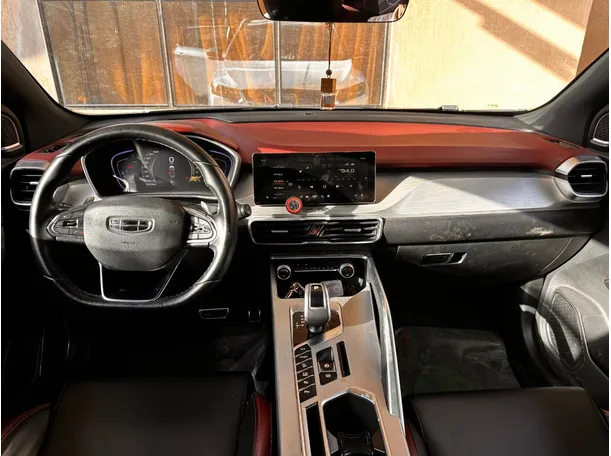 Car image 17
