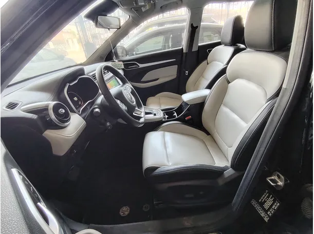 Car image 15