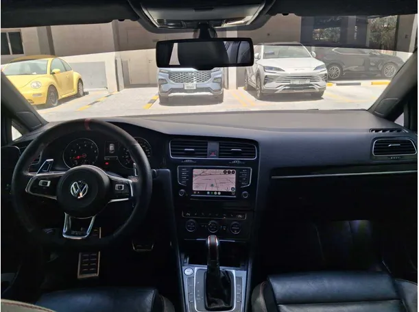Car image 14