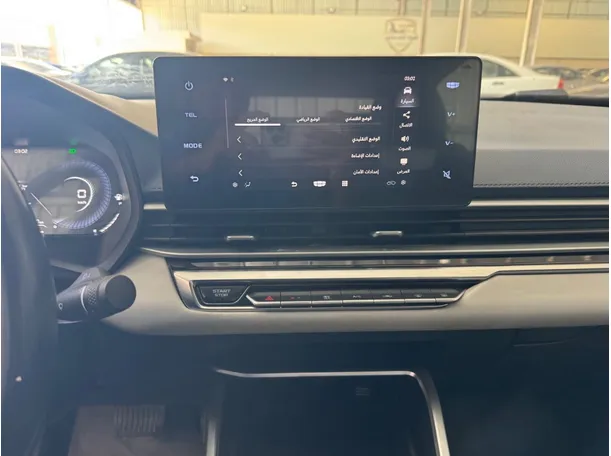 Car image 12