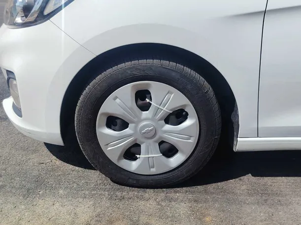 Car image 9