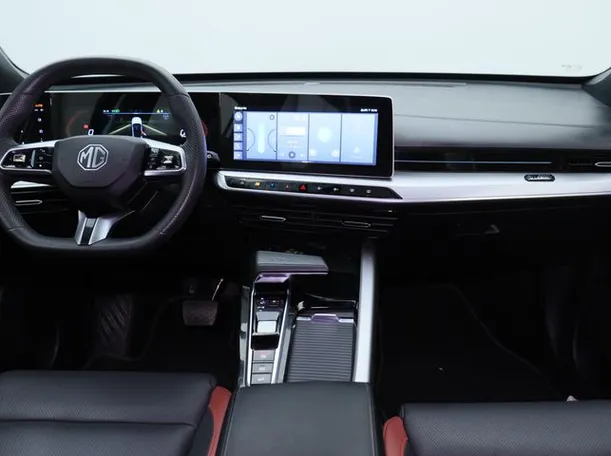 Car image 14