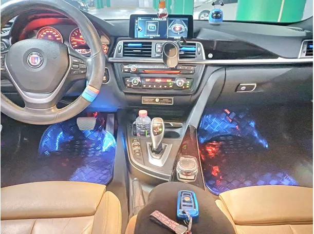 Car image 16