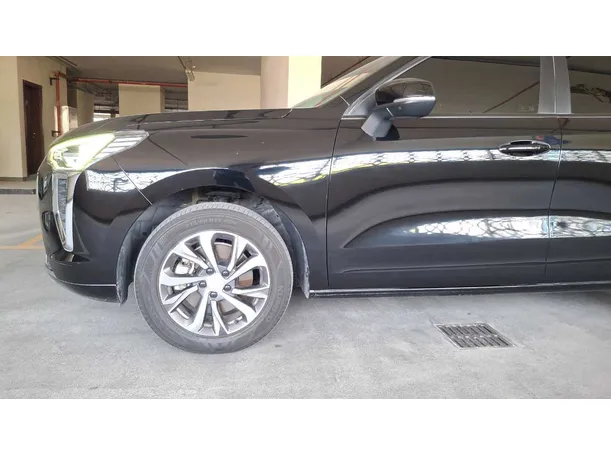 Car image 9