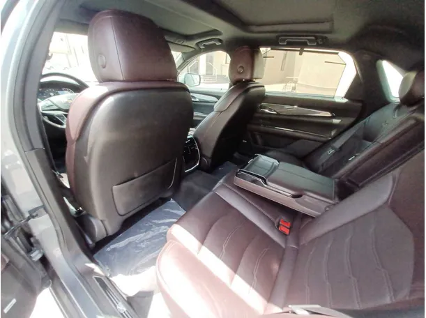 Car image 12