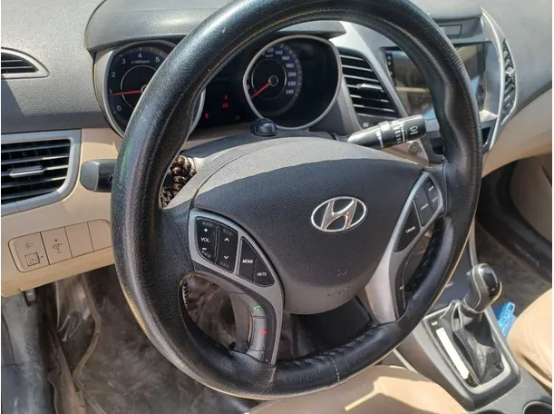 Car image 19