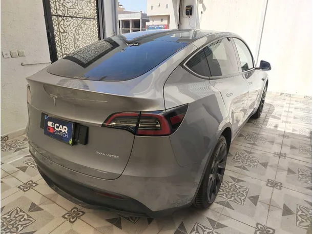 Car image 5