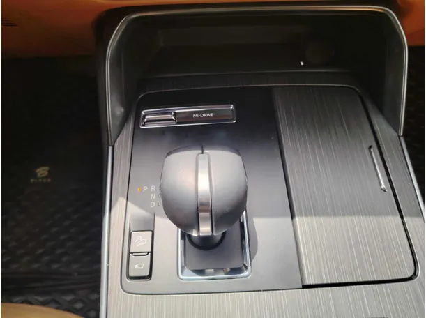 Car image 25