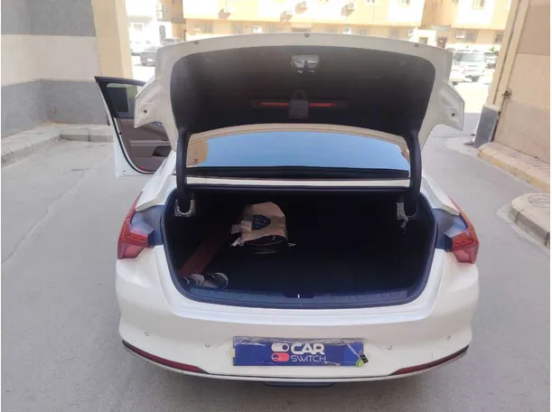 Car image 20