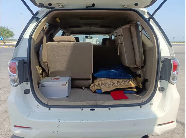 Car image 26