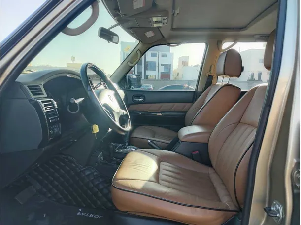 Car image 12