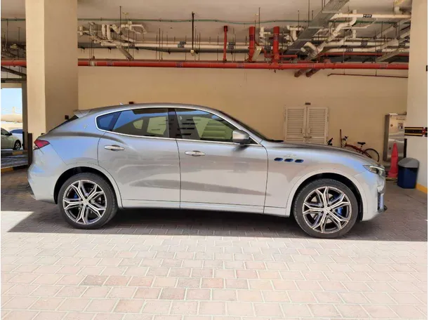 Car image 8