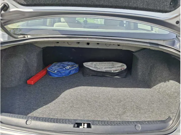 Car image 16