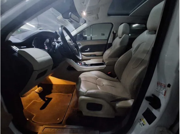 Car image 12