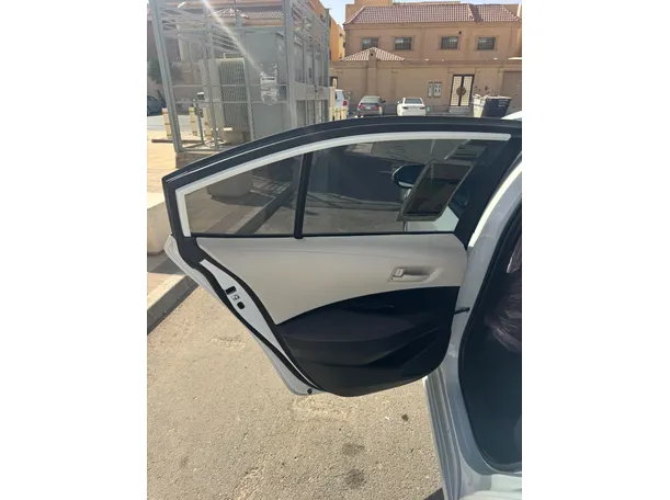 Car image 12