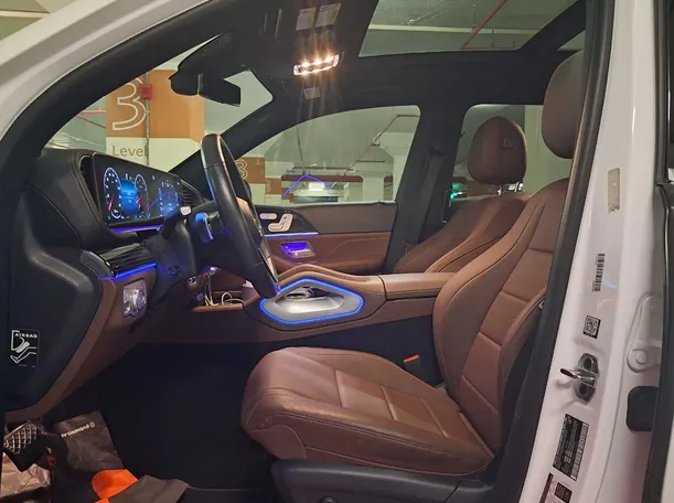 Car image 12