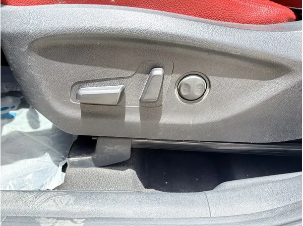 Car image 29