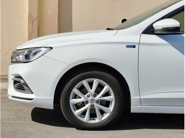 Car image 9