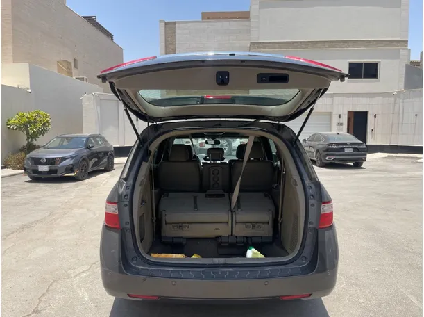 Car image 19