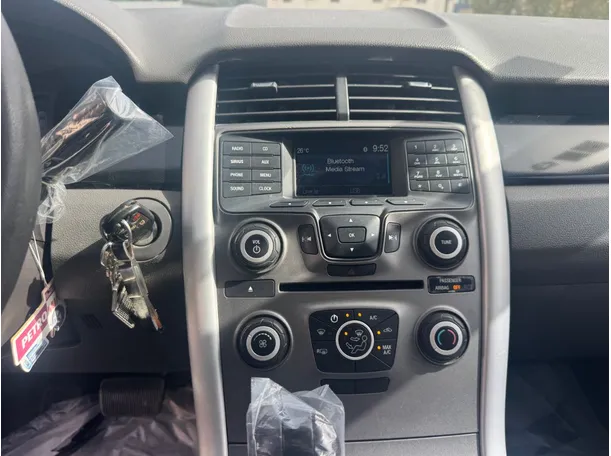 Car image 16
