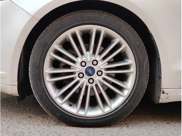 Car image 10