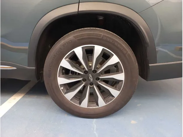 Car image 9
