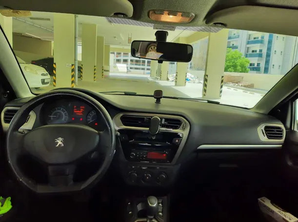 Car image 13