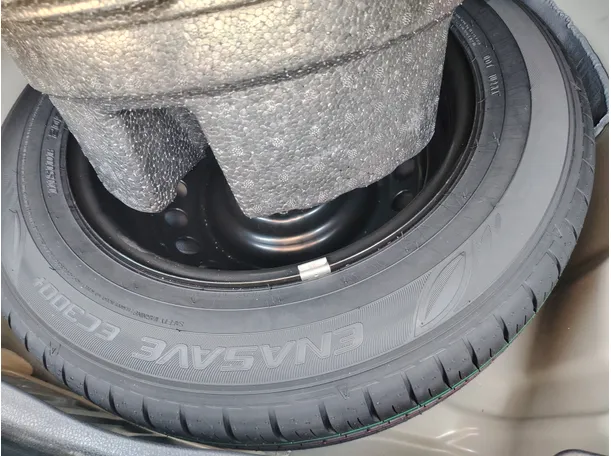 Car image 35