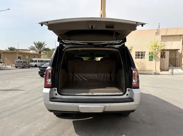 Car image 24