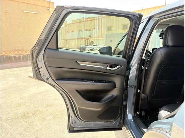 Car image 14
