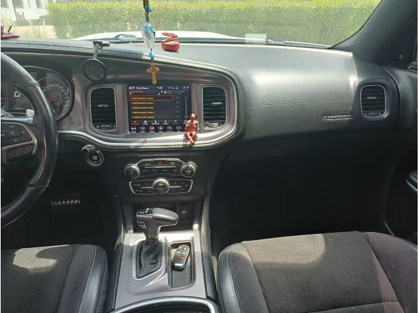 Car image 15