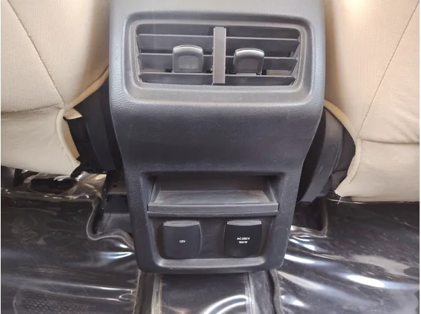 Car image 29