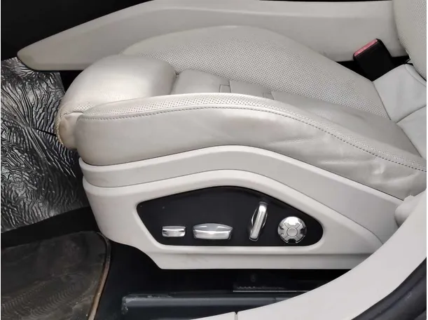 Car image 34