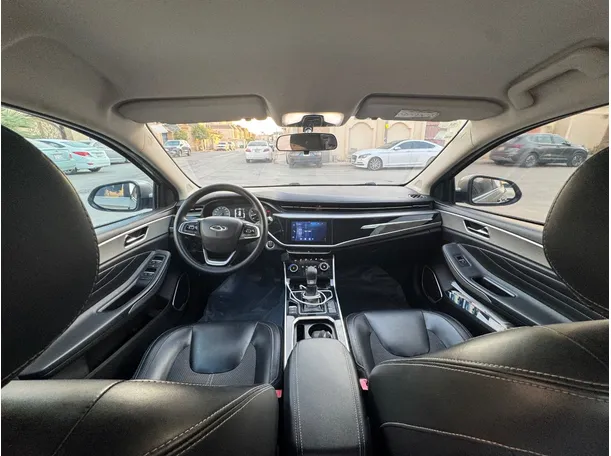 Car image 14