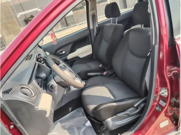 Car image 13