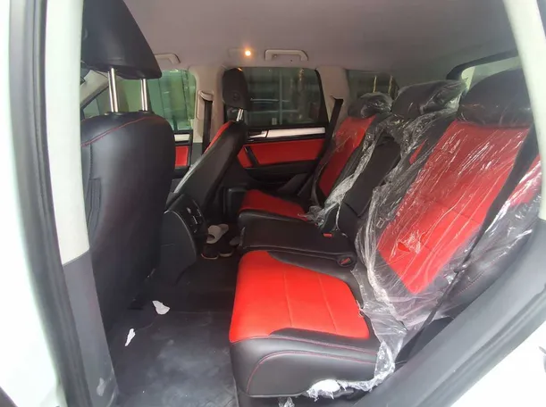 Car image 13