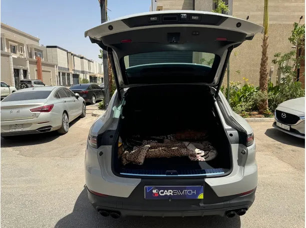 Car image 21