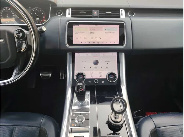 Car image 17