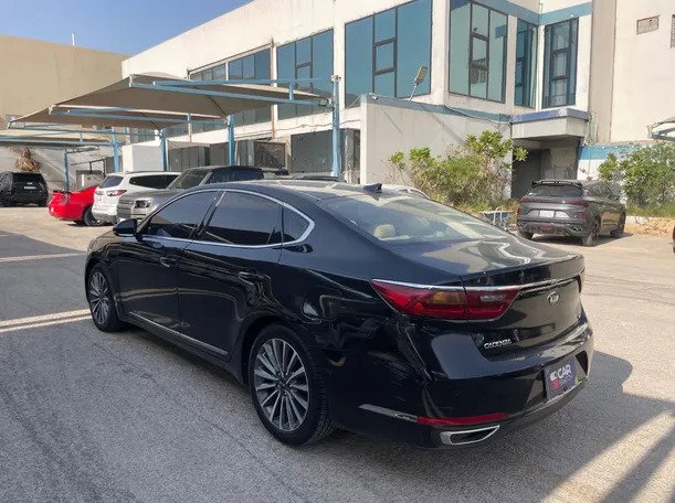 Car image 8