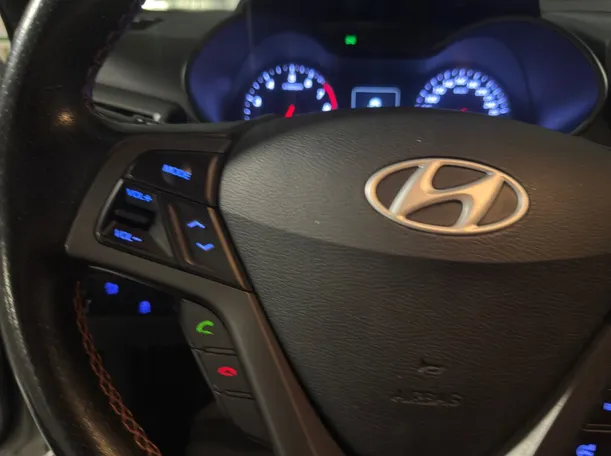 Car image 14