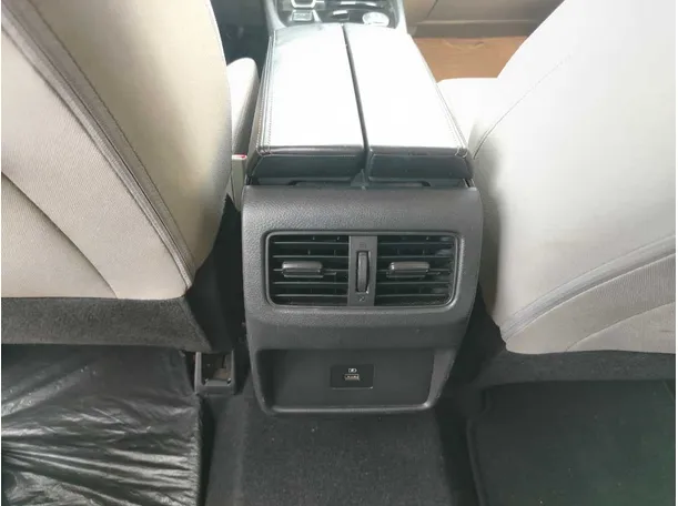 Car image 34