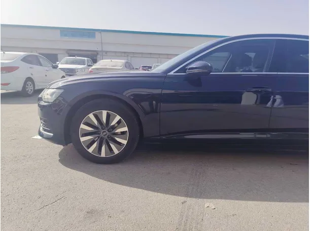 Car image 9