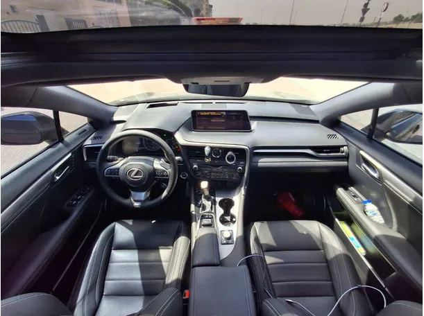Car image 16