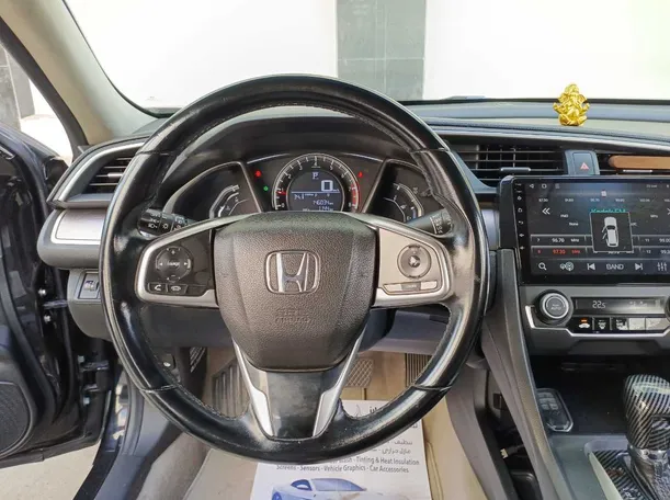 Car image 17